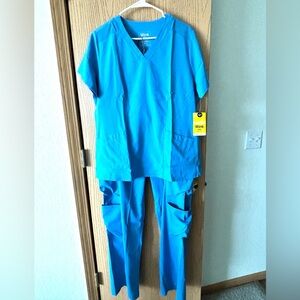 Wink Women's Scrub Top and Cargo Pants Set, size L & M